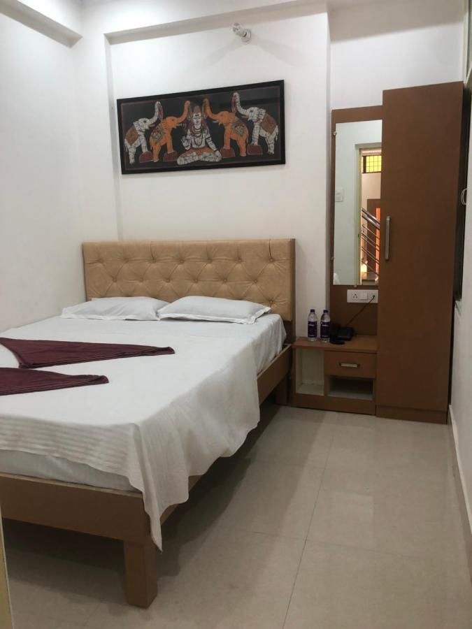 Purple Lotus Hotel Varanasi Esterno foto
