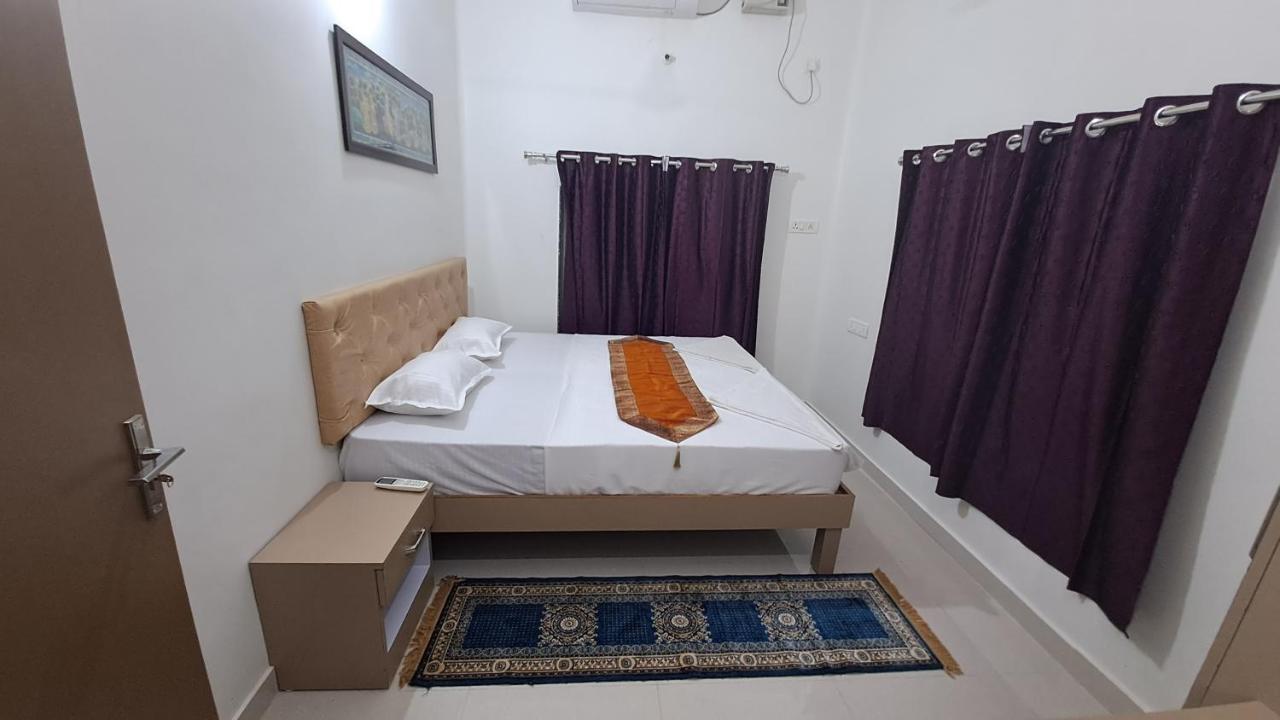 Purple Lotus Hotel Varanasi Esterno foto